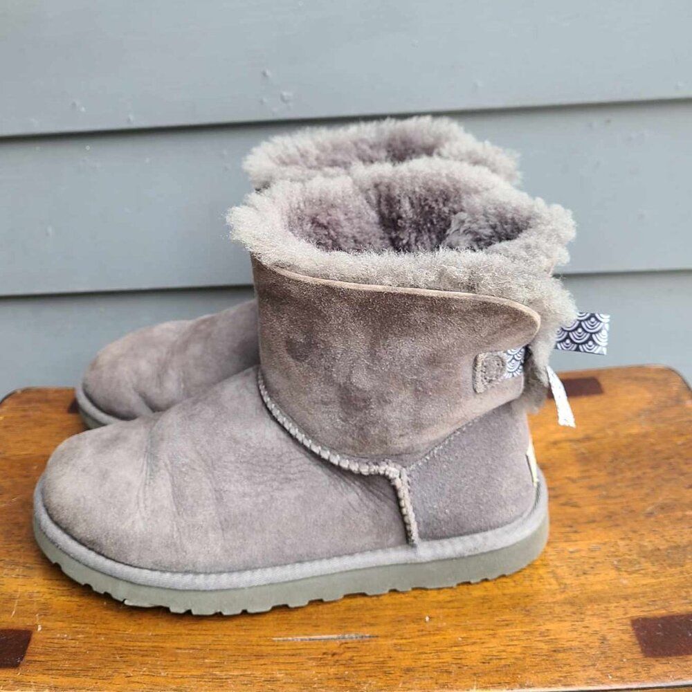 Ugg Gray Logo Bailey Bow Suede Shearling Boots size 6
